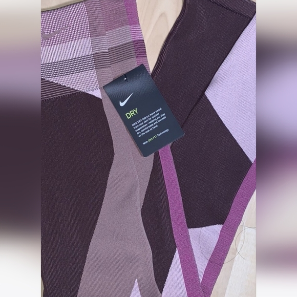 New With Tags NIKE Seamless 7/8 Leggings Sculpt Icon Clash - Picture 4 of 6